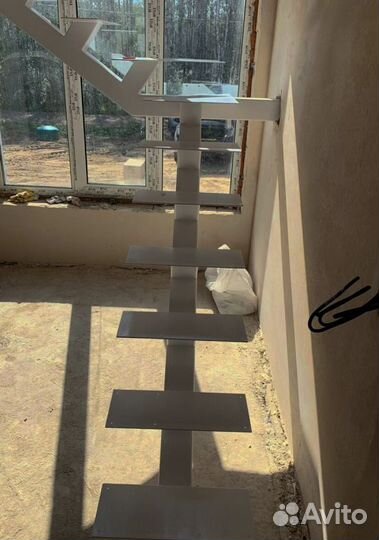 Лестница прямая на металлокаркасе