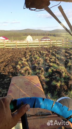 Вспашка земли трактором