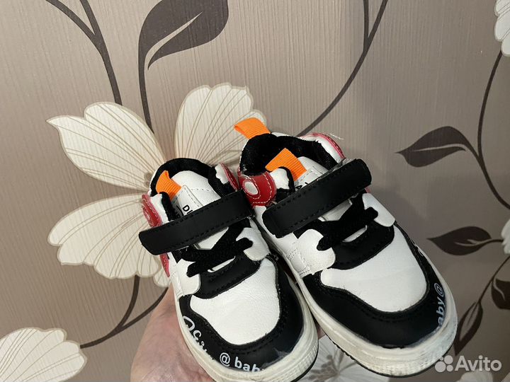 Кроссовки детские