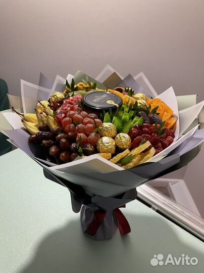 Букет из сухофруктов и орехов «Ассорти с мёдом»