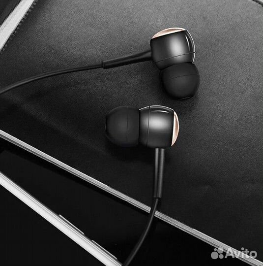Наушники с микрофоном