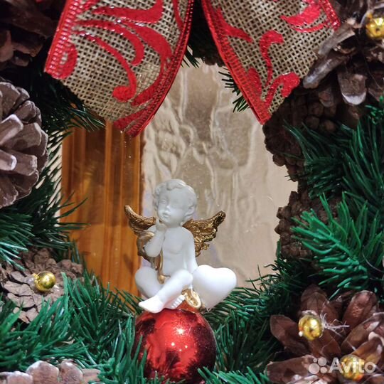 Елка искусственная, венок, игрушки на ёлку