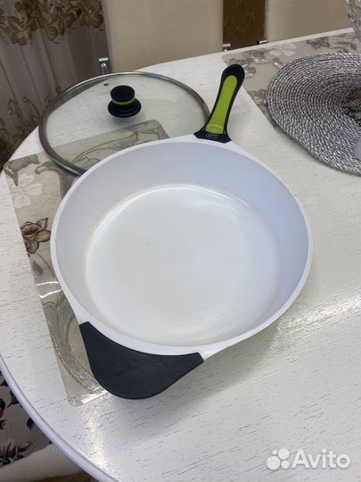 Сковорода большая фирменная 