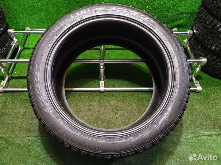 Nokian Tyres Hakkapeliitta 9 295/40 R21 111T