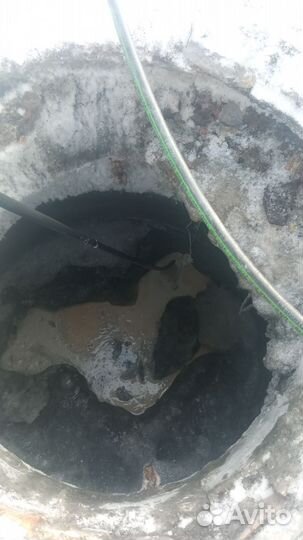 Устранение засоров прочистка труб. Сантехник