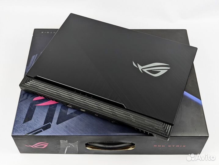 Игровой Asus ROG strix RTX2070/I7-9750H/16/512