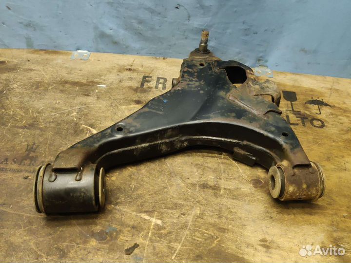 Рычаг передний правый нижний Toyota LC200 2016г