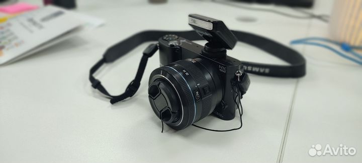 Зеркальный фотоаппарат Samsung nx1000