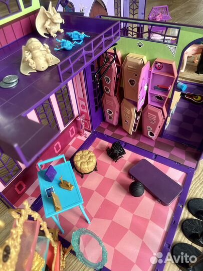 Дом для кукол Monster high и аксессуары