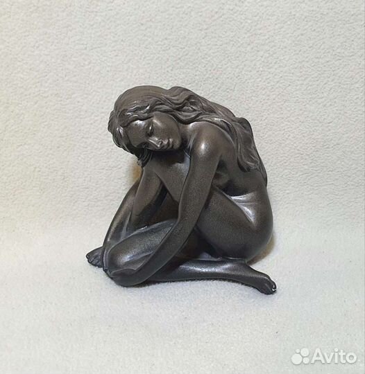 Статуэтки девушек