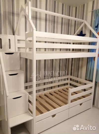 Двухъярусная кровать