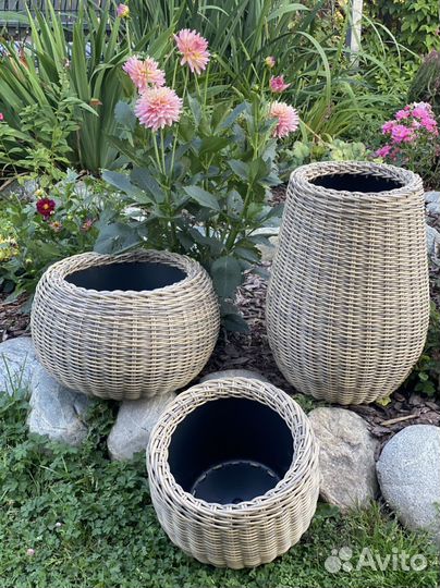 Кашпо уличное для цветов из ротанга. Комплект