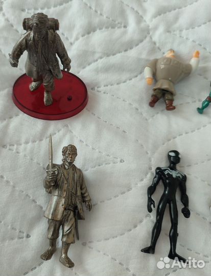 Фигурки, статуэтки, брелки разные