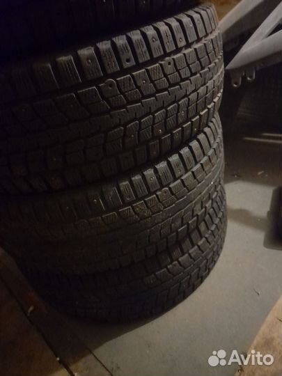 Dunlop SP Winter Ice 01 215/65 R16 102