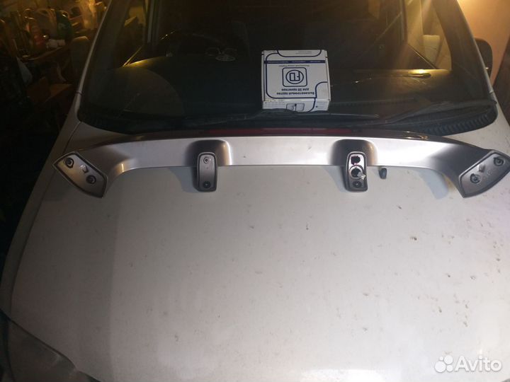 Спойлер двери багажника Toyota Town Ace Noah