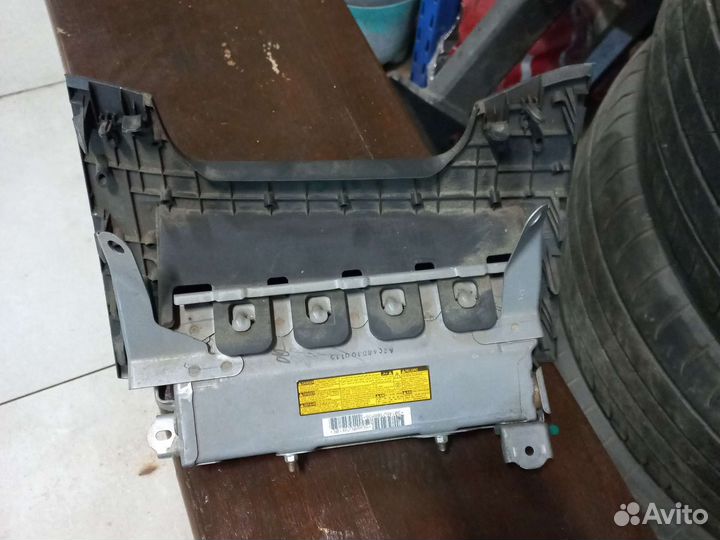 Подушка безопасности нижняя для колен Toyota RAV 4