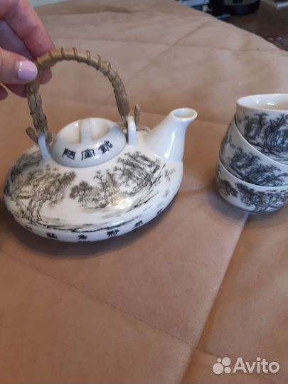 Заварочный чайник с чашками