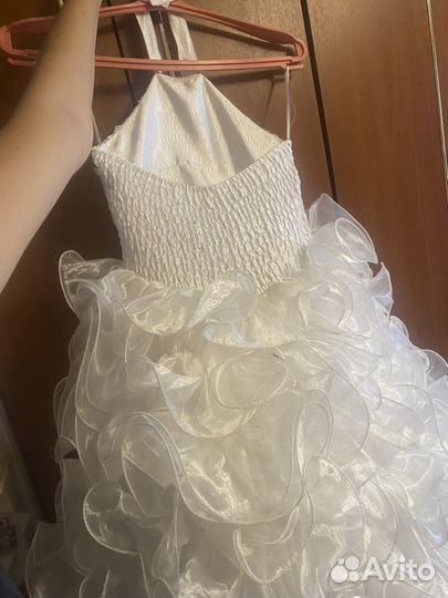 Платье белое праздничное