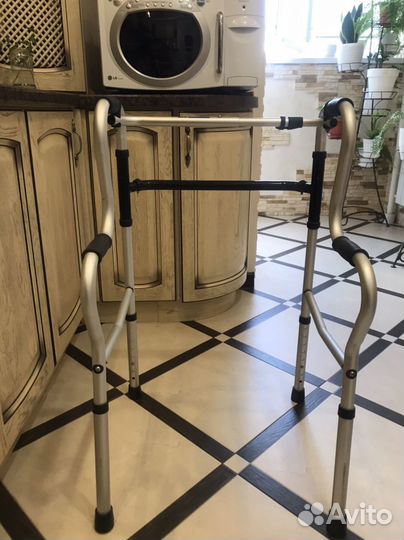 Ходунки для взрослых шагающие