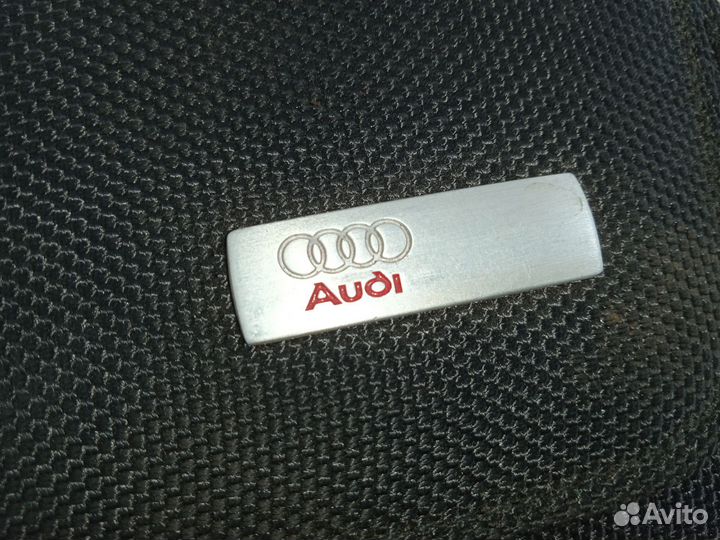 Папка с литературой автомобиля Audi Q7