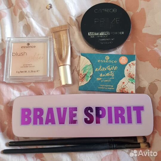 Косметика пакетом тени, хайлайтеры,пудра, кисточки