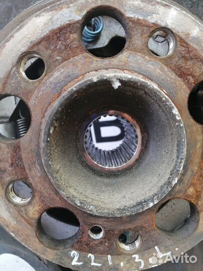 Кулак поворотный задний левый Mercedes W221 Rest