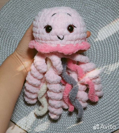 Плюшевые вязаные игрушки осьминоги