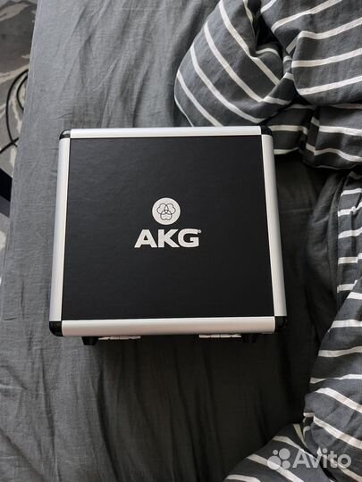 Студийный микрофон akg p220