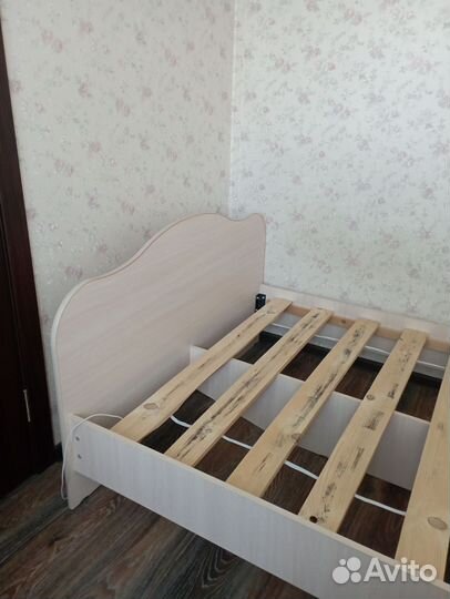Кровать двухспальная 140 200 бу без матраса