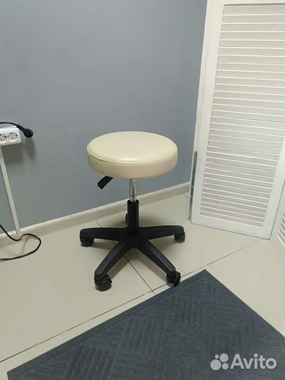 Стул для косметолога бу