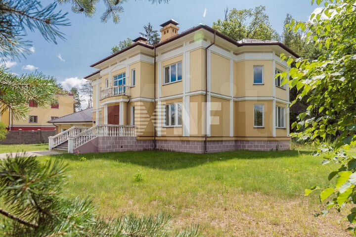 Дом 800 м² на участке 30 сот.