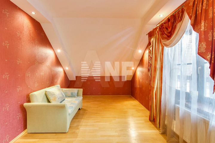 Дом 300 м² на участке 27 сот.