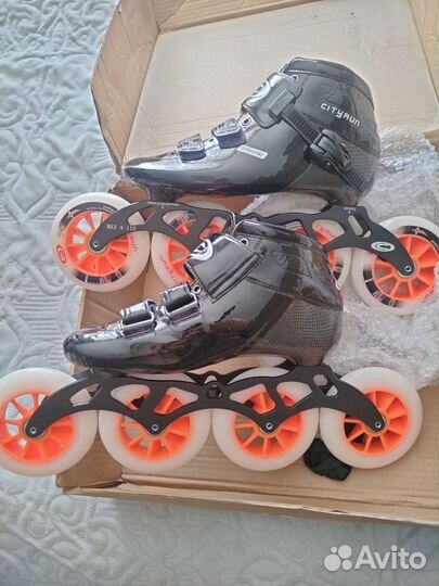 Спортивные беговые роликовые коньки