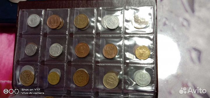 Альбом монет новый с иностранными монетами