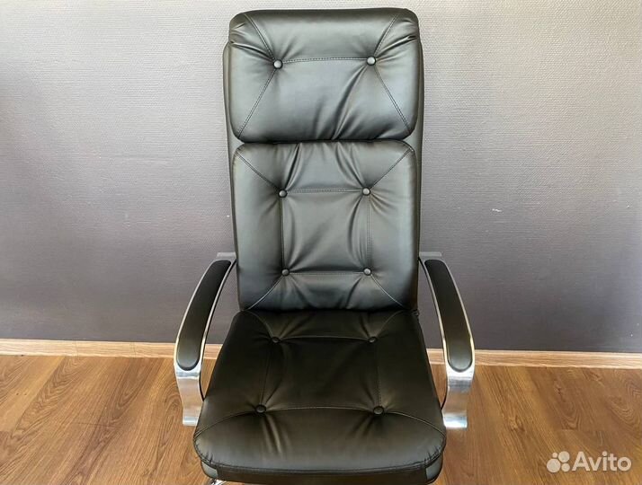Офисное кресло. Гарантия 1 год