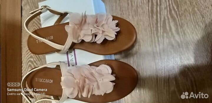 Сандалии новые