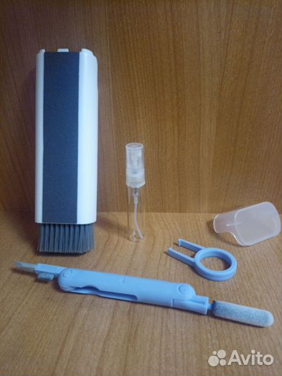 Щетка для чистки наушников, клавиатуры