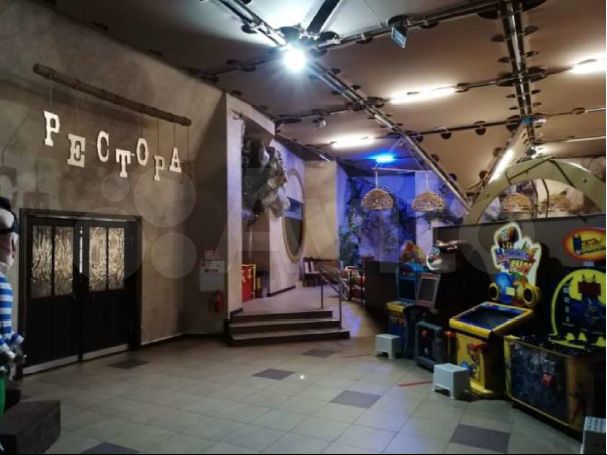 Продам торговое помещение, 292 м²
