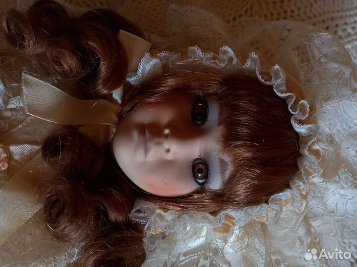 Кукла фарфоровая коллекционная