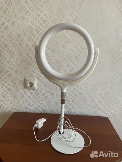 Кольцевая лампа настольная