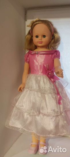 Кукла большая с коробкой