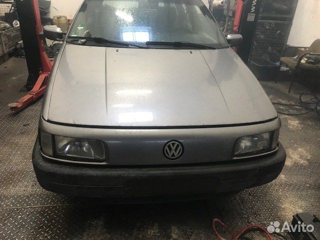 Разбор на запчасти Volkswagen Passat 3