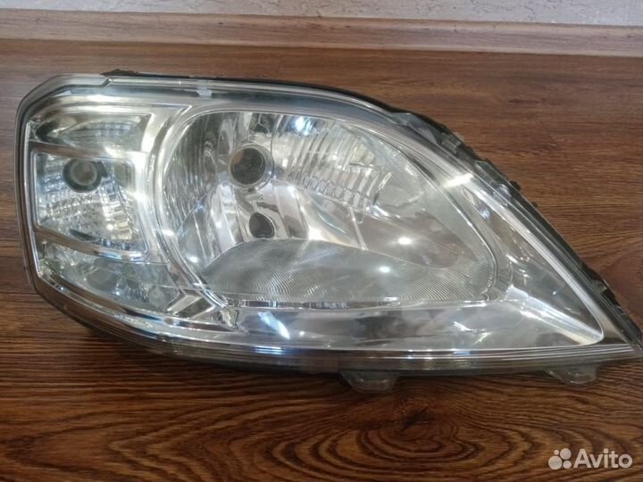 Правая фара на Renault logan 1