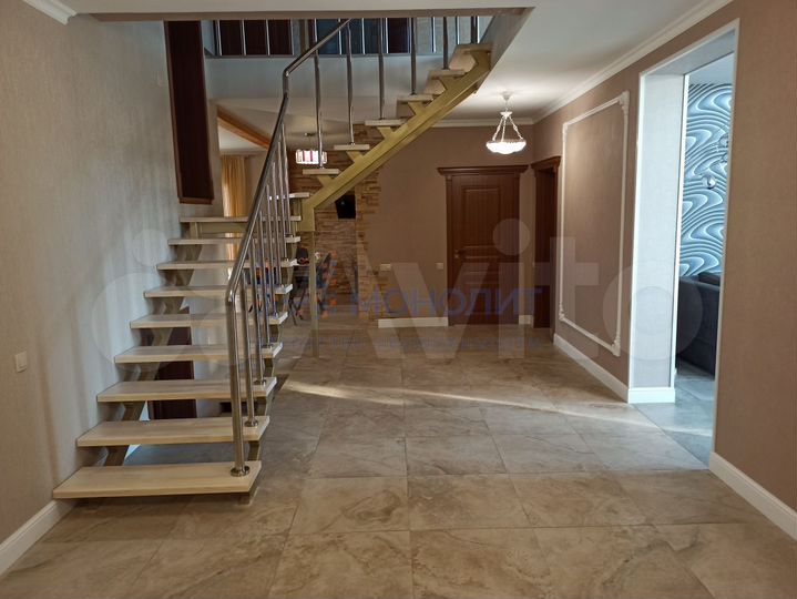 Дом 281,2 м² на участке 13,1 сот.