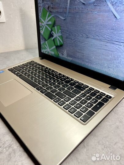 Красавчик «Asus« золотой (2 ядра/SSD)