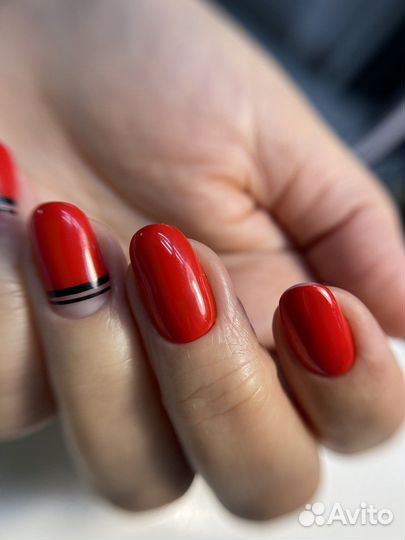 Услуги маникюра и педикюра