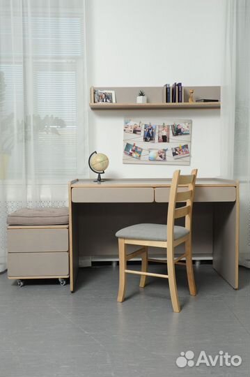 Письменный стол серый