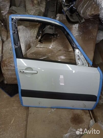 Передняя правая дверь Suzuki sx4 2013