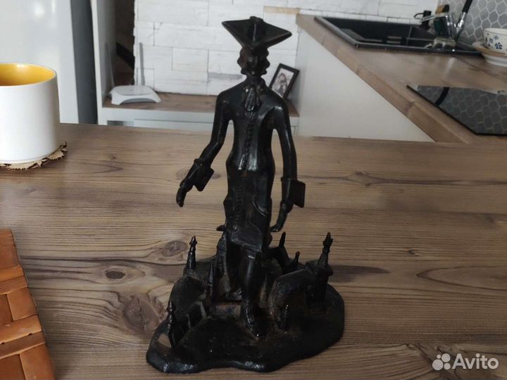 Скульптура Гулливер, чугунное литье Куса