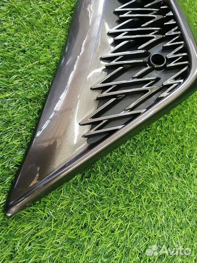 Решетка в бампер правая Lexus Nx200 Z10 2018
